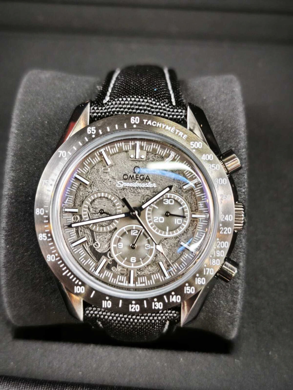 Omega Speedmaster Dark Side Of The Moon Cinza 43mm - Aço black Mostrador Cinza - NYLON - Imagem 6