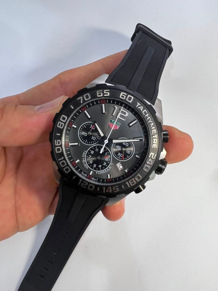 TAG Heuer Fórmula 1 42mm - AÇO MOSTRADOR CINZA - SILICONE