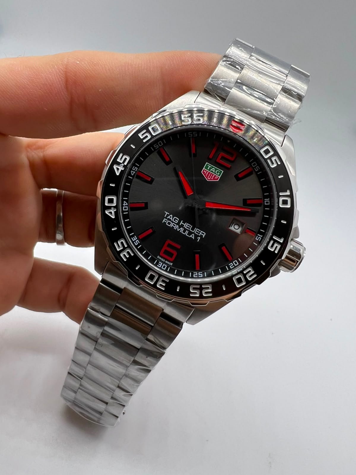 TAG Heuer Fórmula 1 43mm - AÇO MOSTRADOR PRETO COM VERMELHO