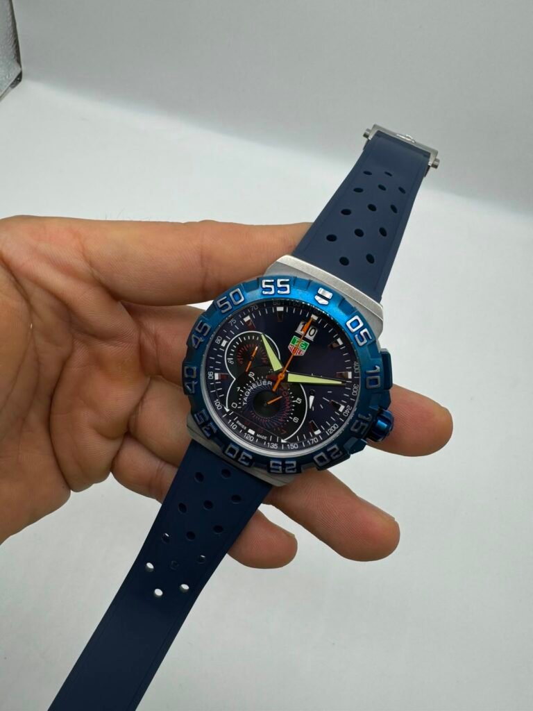 TAG Heuer Fórmula 1 44mm - AÇO MOSTRADOR PRETO SILICONE