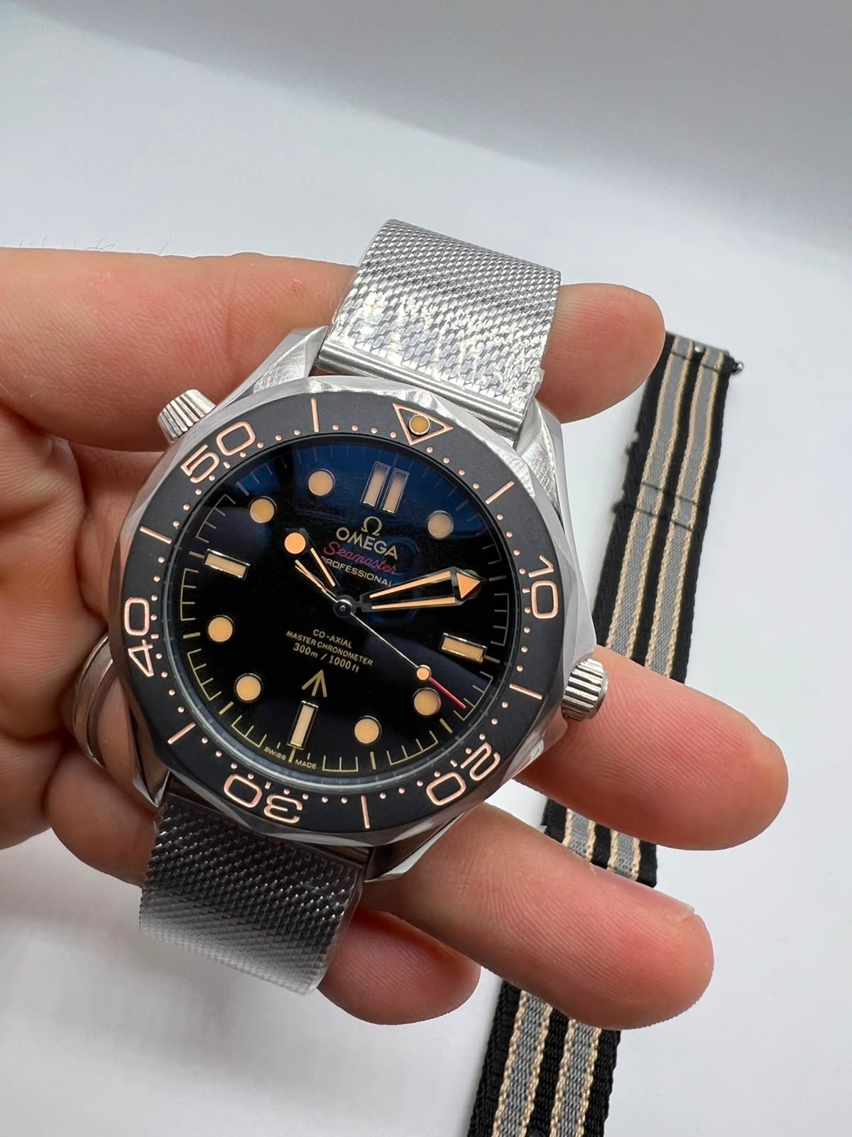 Omega Seamaster 007 42mm - AÇO MOSTRADOR MARROM