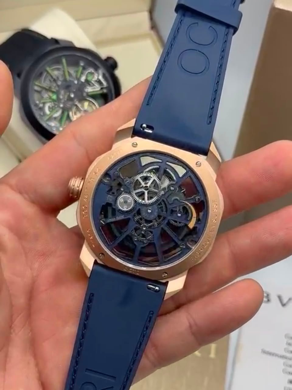 Bvlgari Octo Roma Skeleton 44mm - AÇO DOURADO MOSTRADOR SKELETON - SILICONE - Imagem 2