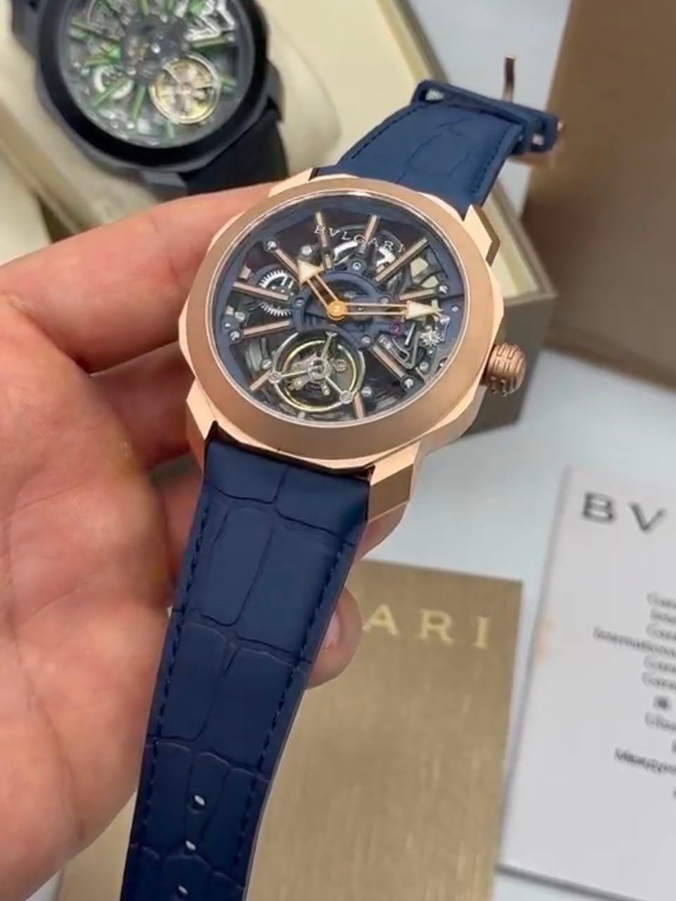 Bvlgari Octo Roma Skeleton 44mm - AÇO DOURADO MOSTRADOR SKELETON - SILICONE - Imagem 5