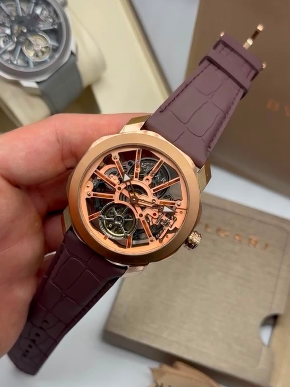 Bvlgari Octo Roma Skeleton 44mm - AÇO DOURADO MOSTRADOR SKELETON - SILICONE - Imagem 5