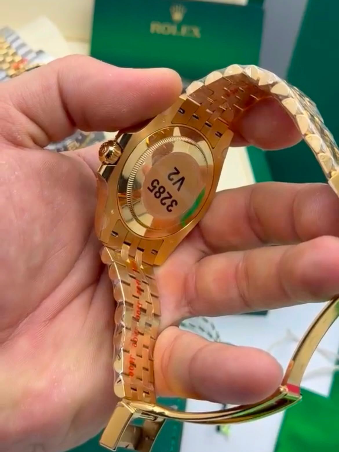 ROLEX GMT Master II 40mm - SUPER CLONE - AÇO DOURADO MOSTRADOR PRETO - Imagem 3
