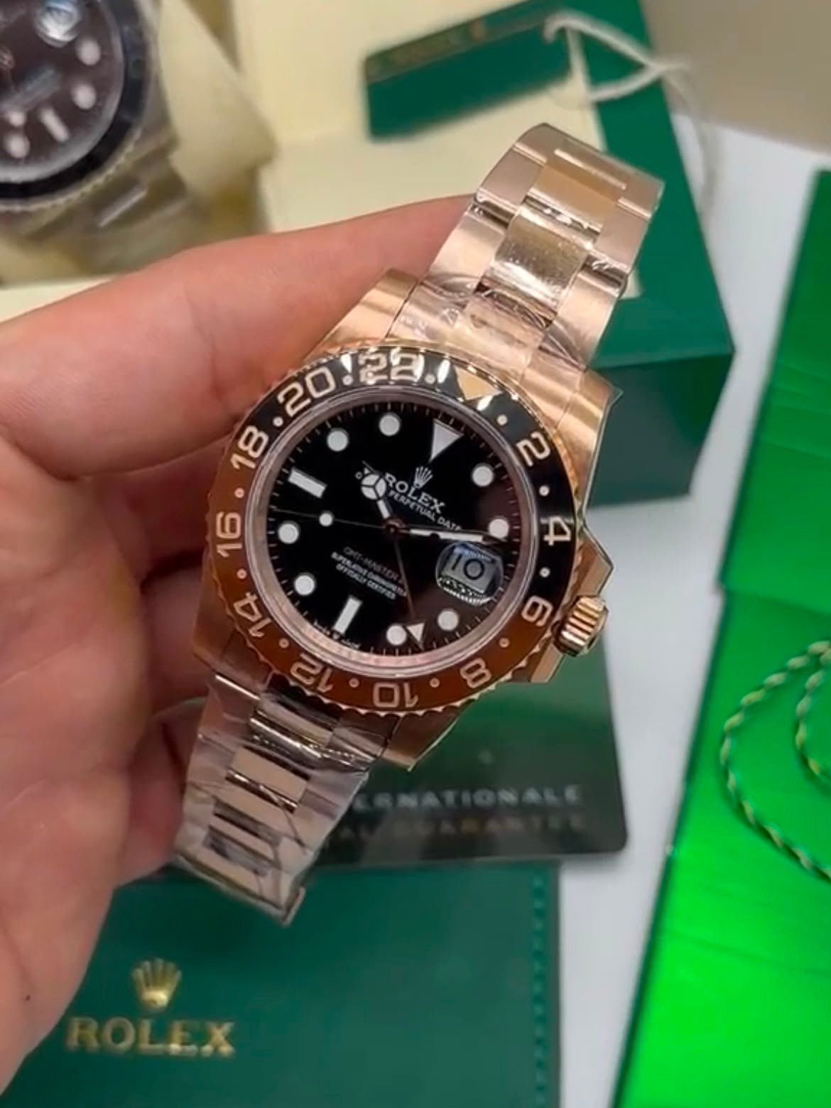 ROLEX GMT Master II 40mm - SUPER CLONE - AÇO DOURADO MOSTRADOR PRETO - Imagem 2