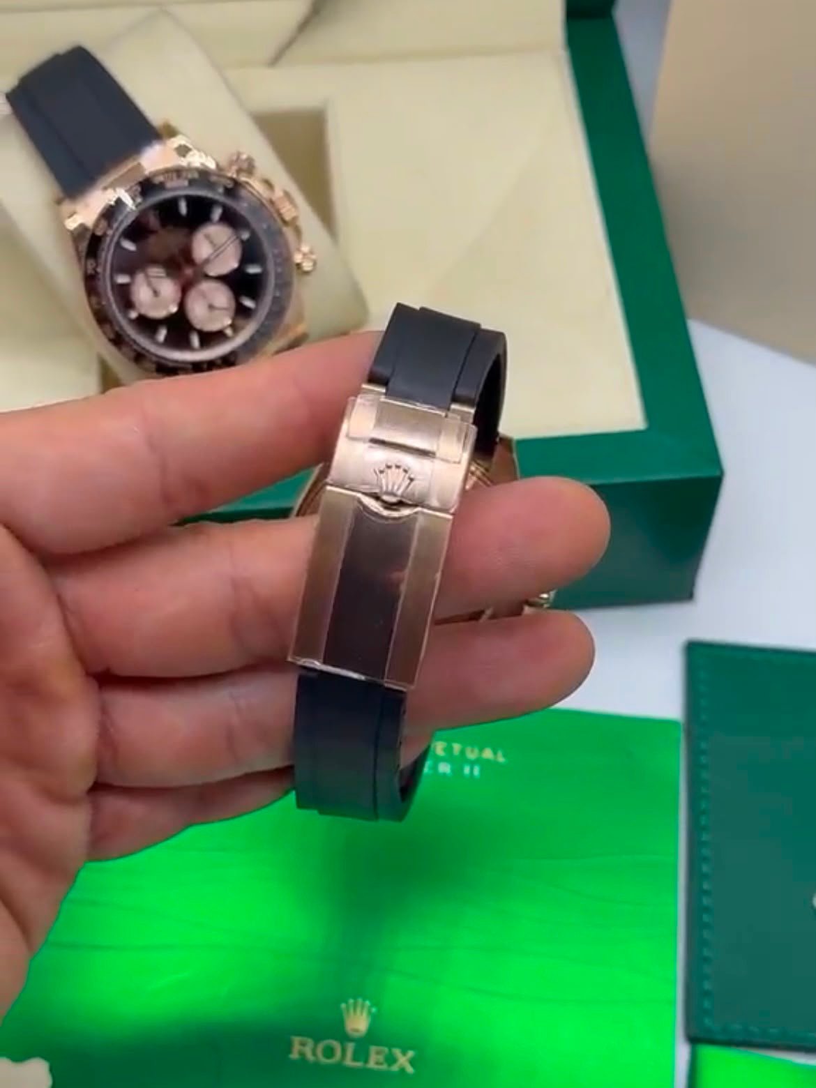 ROLEX Daytona 40mm - SUPER CLONE - AÇO ROSE MOSTRADOR CHOCOLATE - SILICONE - Imagem 4