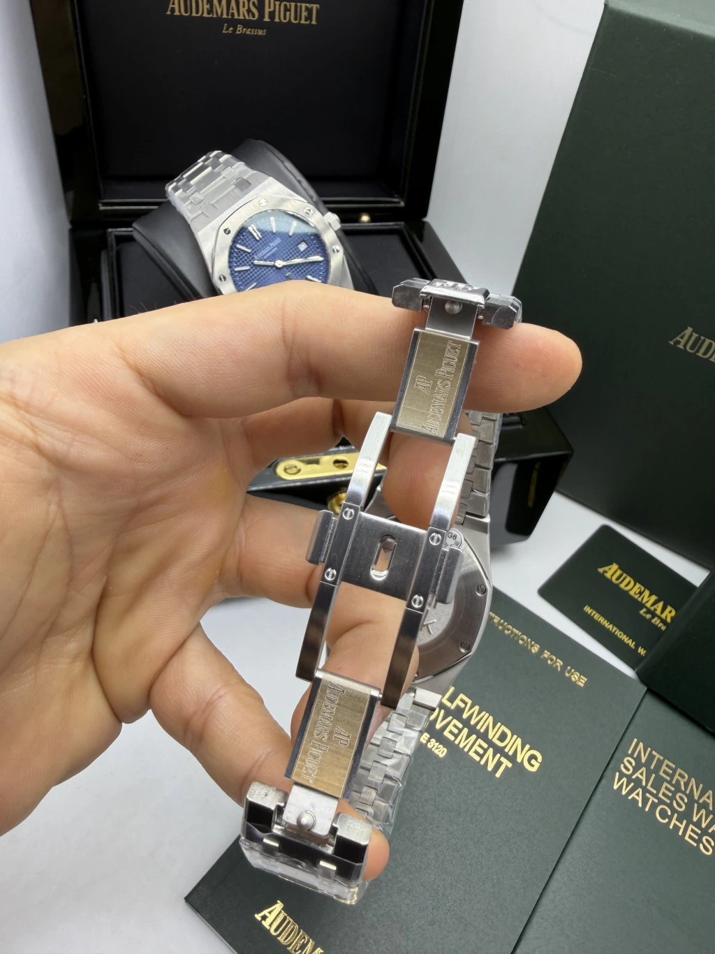 Audemars Piguet Royal Oak 42mm - AÇO MOSTRADOR PRETO - Imagem 4