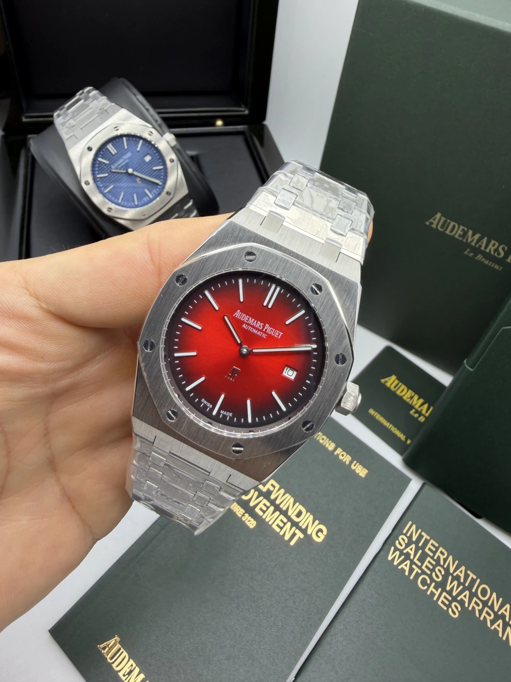 Audemars Piguet Royal Oak 42mm - AÇO MOSTRADOR VERMELHO