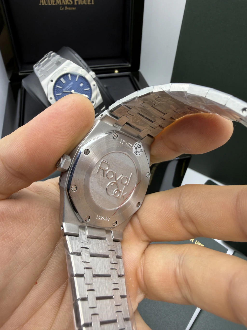Audemars Piguet Royal Oak 42mm - AÇO MOSTRADOR VERMELHO - Imagem 3