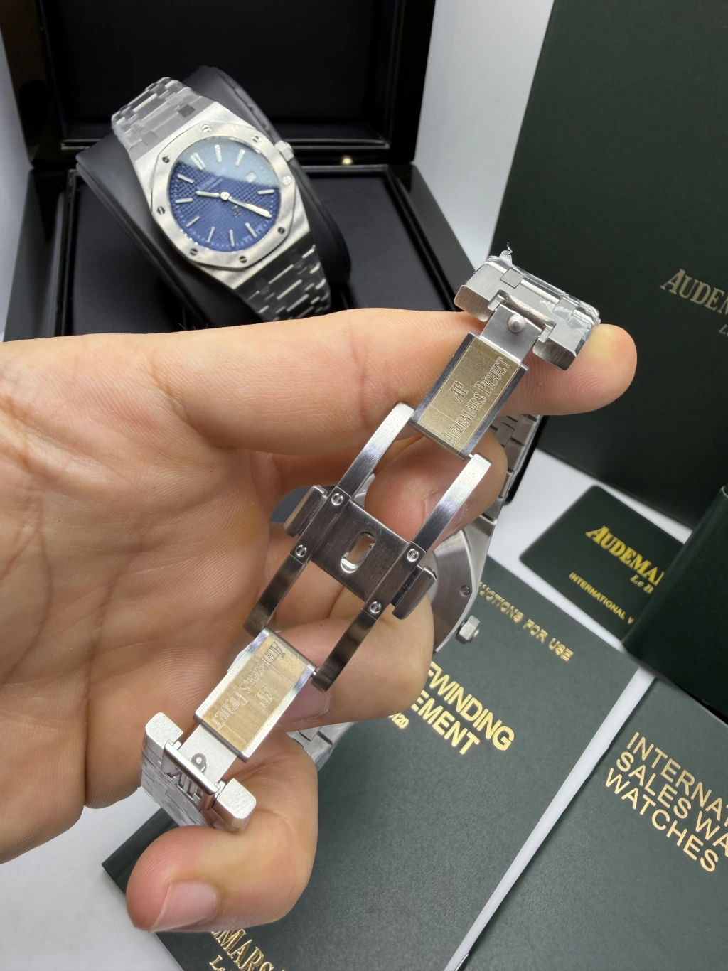 Audemars Piguet Royal Oak 42mm - AÇO MOSTRADOR VERMELHO - Imagem 4