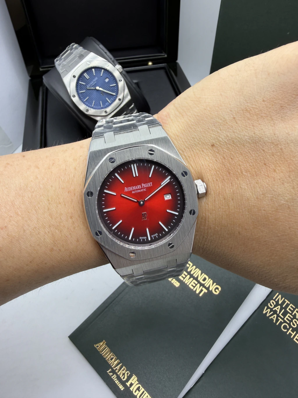 Audemars Piguet Royal Oak 42mm - AÇO MOSTRADOR VERMELHO - Imagem 5