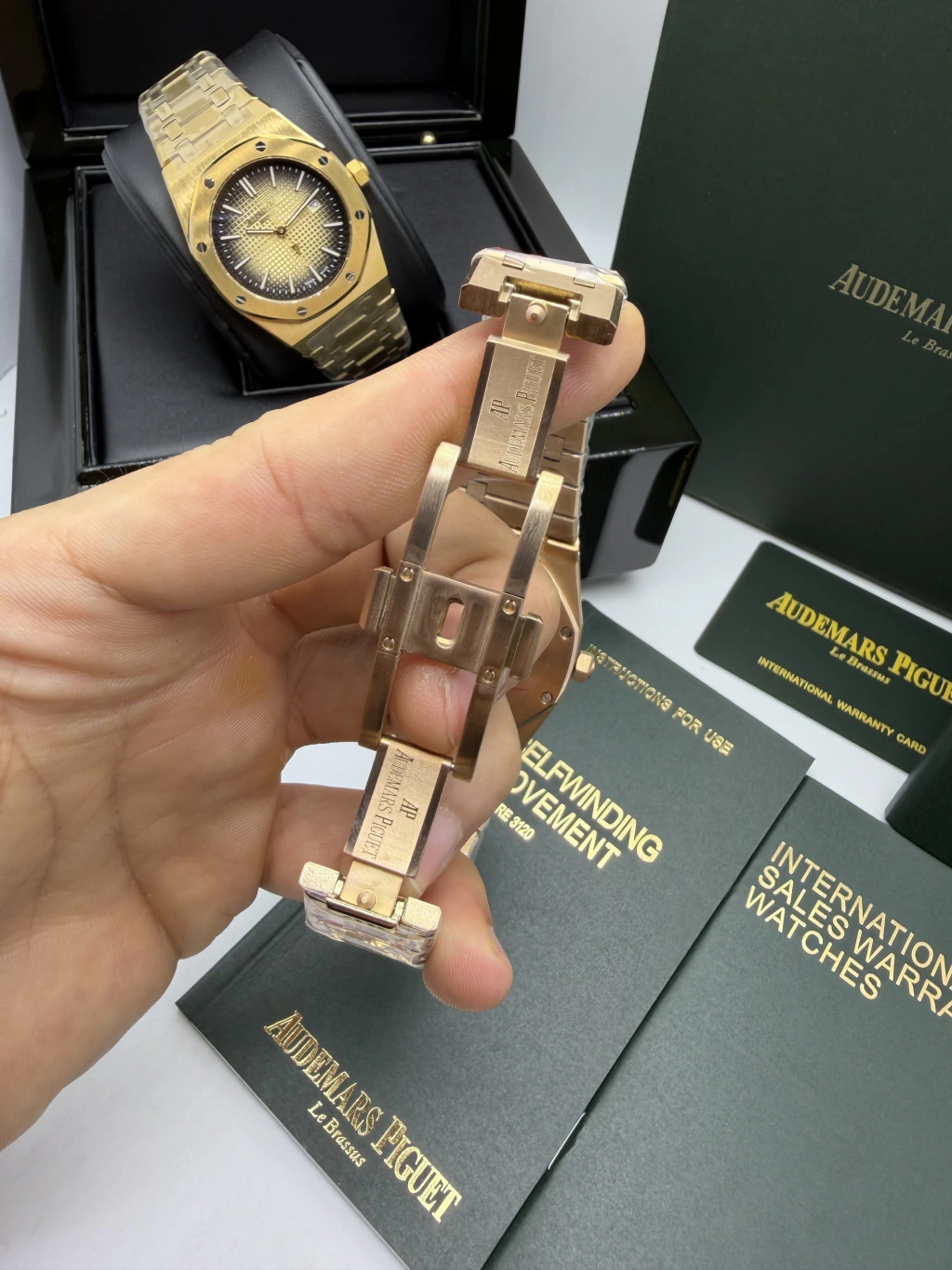 Audemars Piguet Royal Oak 42mm - AÇO ROSE MOSTRADOR PRETO - Imagem 4