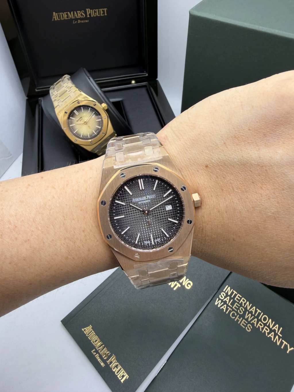 Audemars Piguet Royal Oak 42mm - AÇO ROSE MOSTRADOR PRETO - Imagem 5