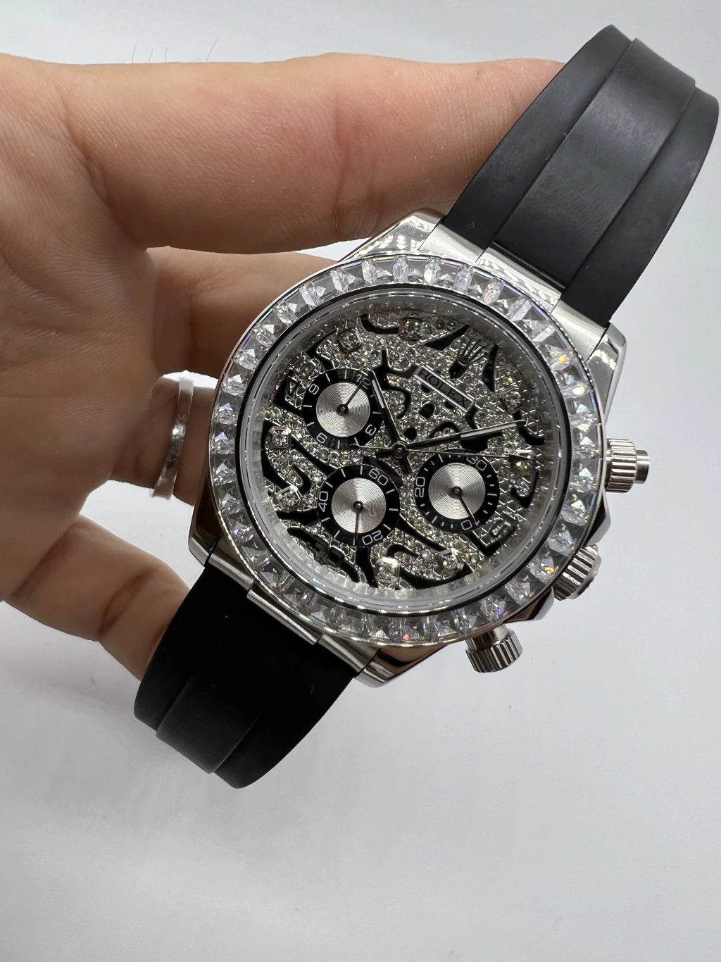 Daytona 40mm - AÇO MOSTRADOR PRETO CRAVEJADO - SILICONE