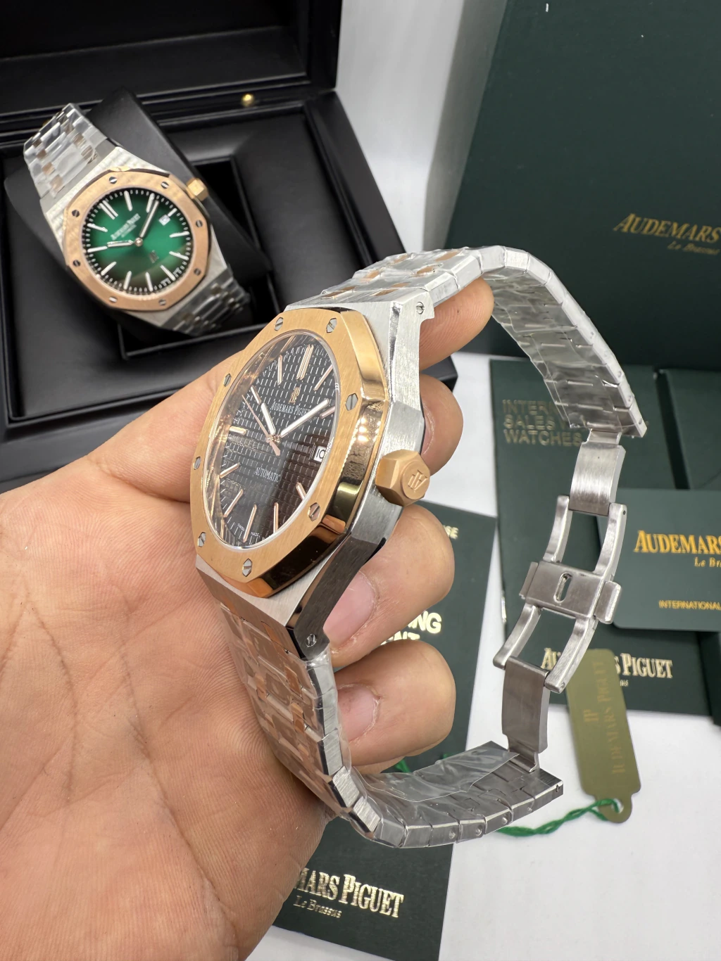 Audemars Piguet Royal Oak 42mm - AÇO COM ROSE MOSTRADOR PRETO - Imagem 2