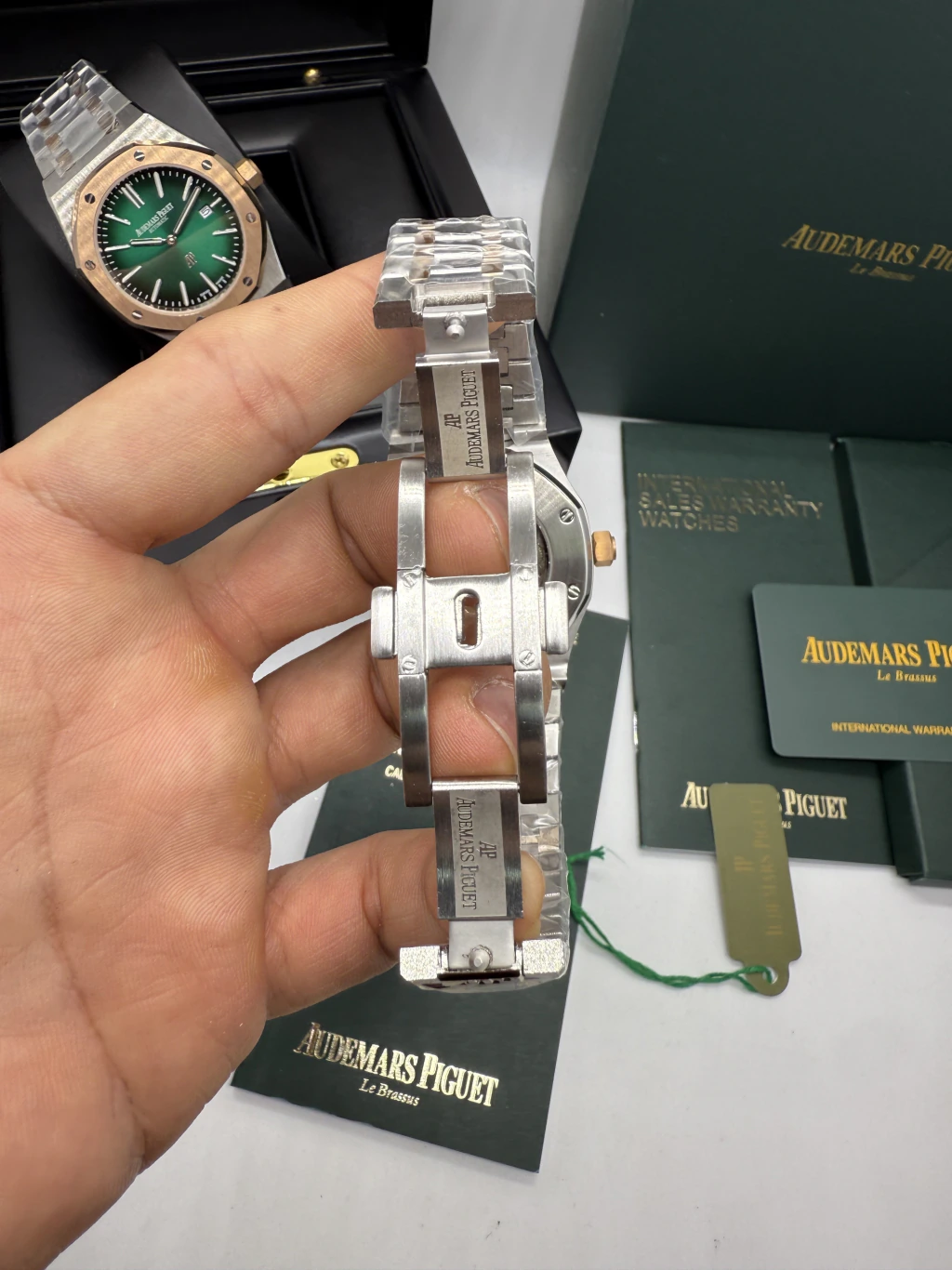 Audemars Piguet Royal Oak 42mm - AÇO COM ROSE MOSTRADOR PRETO - Imagem 4