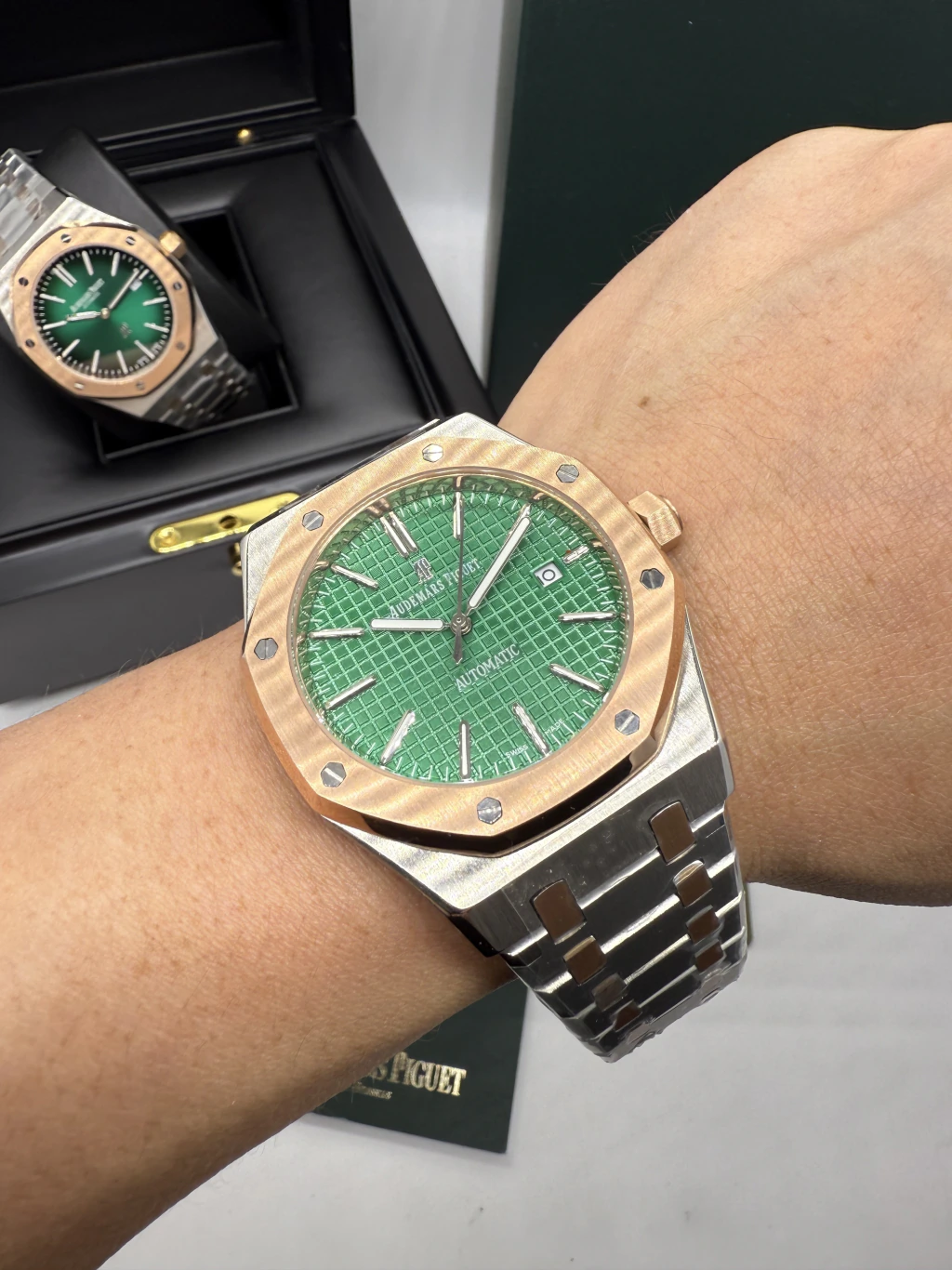 Audemars Piguet Royal Oak 42mm - AÇO COM ROSE MOSTRADOR VERDE - Imagem 5