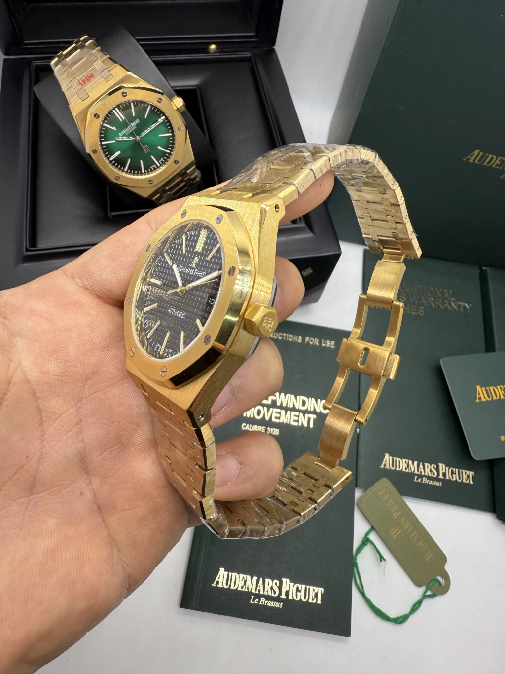 Audemars Piguet Royal Oak 42mm - AÇO DOURADO MOSTRADOR PRETO - Imagem 2