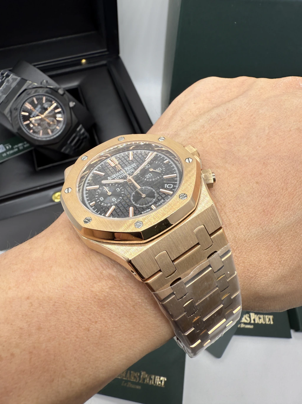 Audemars Piguet Royal Oak 42mm - AÇO ROSE MOSTRADOR PRETO - Imagem 5