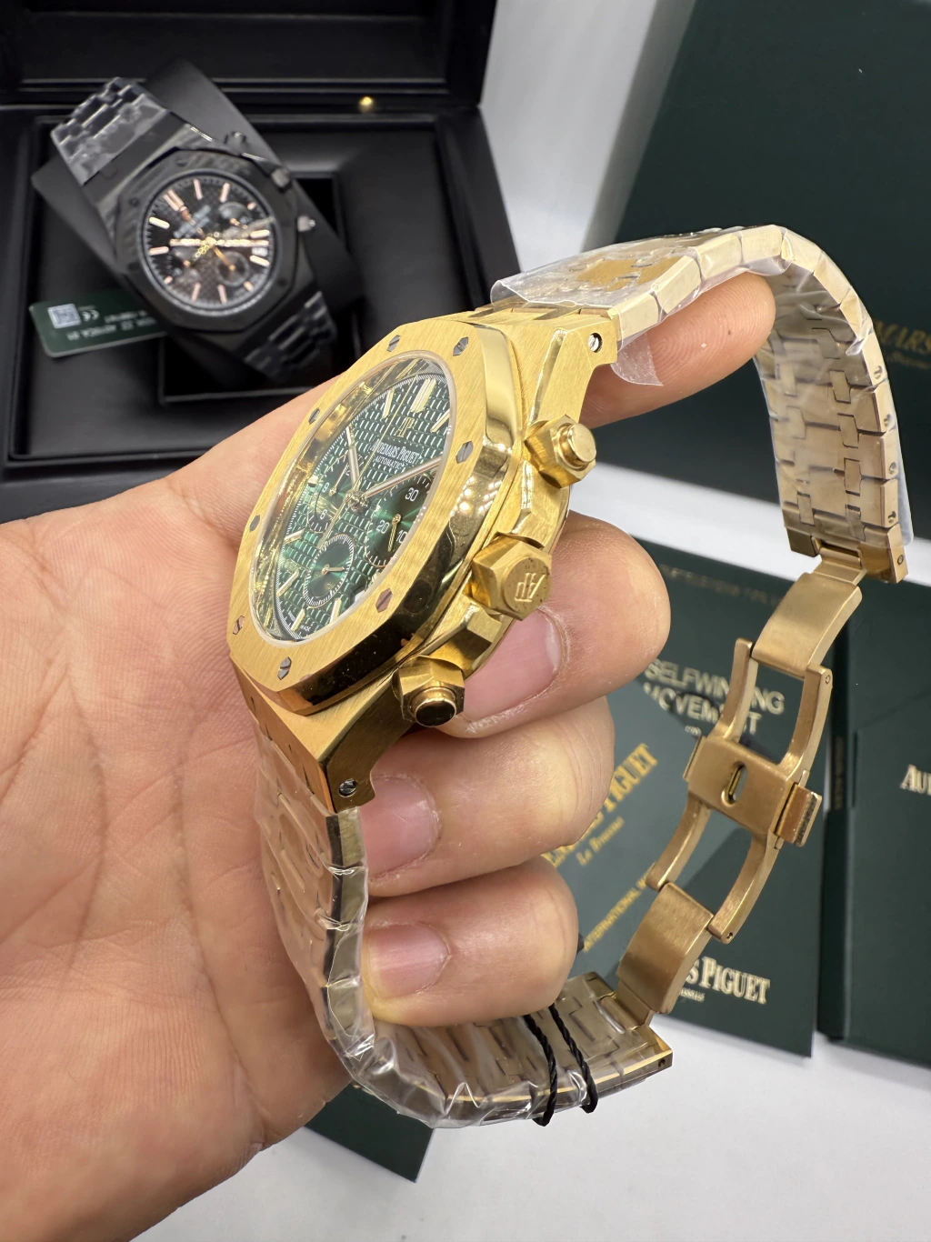 Audemars Piguet Royal Oak 42mm - AÇO DOURADO AMOSTRADOR VERDE - Imagem 2