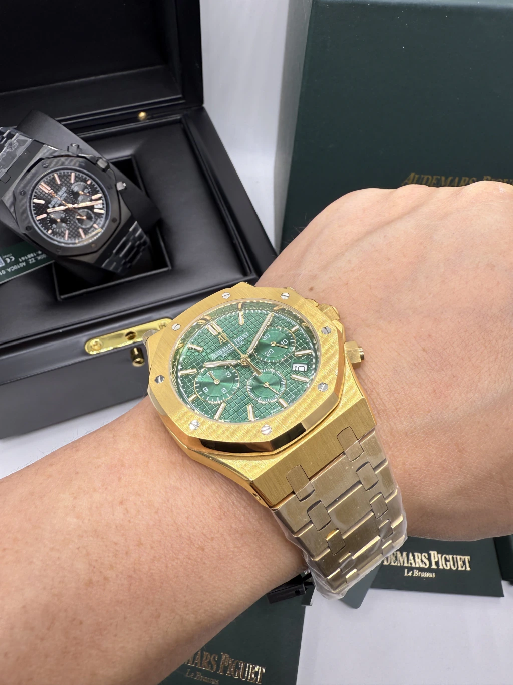 Audemars Piguet Royal Oak 42mm - AÇO DOURADO AMOSTRADOR VERDE - Imagem 5