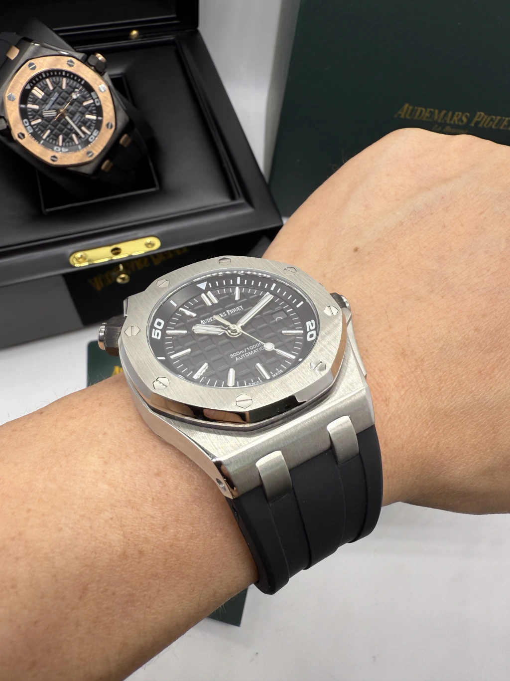 Audemars Piguet Offshore 42mm - AÇO MOSTRADOR PRETO - SILICONE - Imagem 5