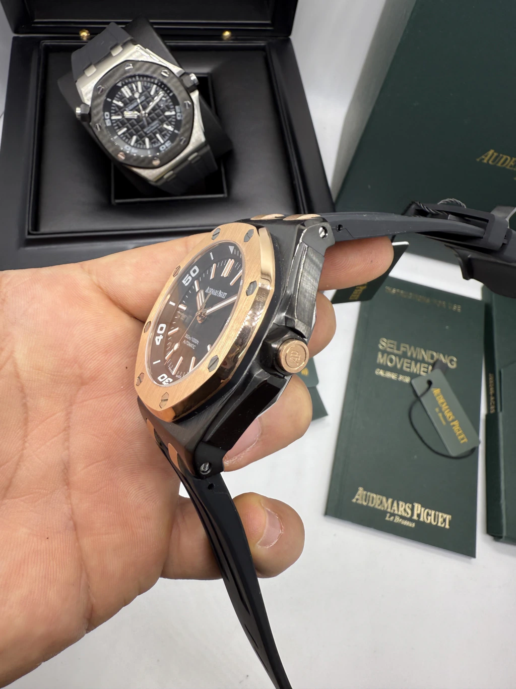 Audemars Piguet Offshore 42mm - AÇO PRETO COM ROSE MOSTRADOR PRETO - SILICONE - Imagem 2