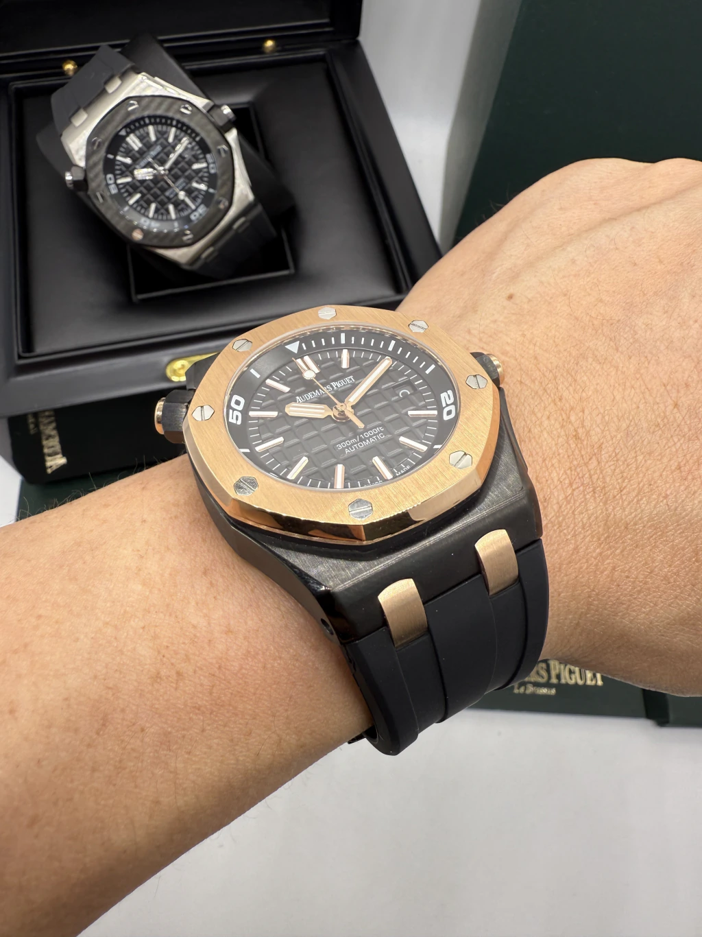 Audemars Piguet Offshore 42mm - AÇO PRETO COM ROSE MOSTRADOR PRETO - SILICONE - Imagem 5