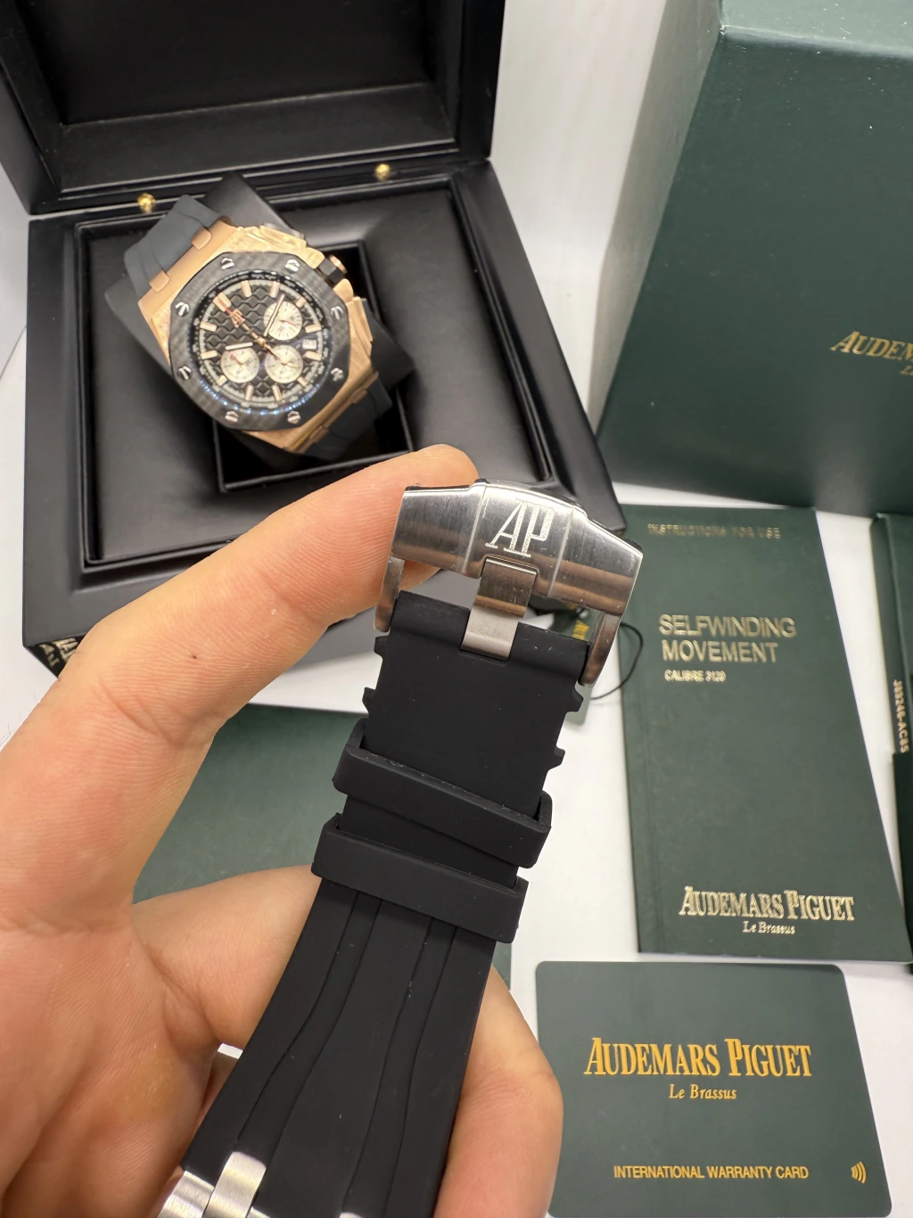 Audemars Piguet Offshore Chronograph 42mm - AÇO COM PRETO AMOSTRADOR PRETO - SILICONE - Imagem 4