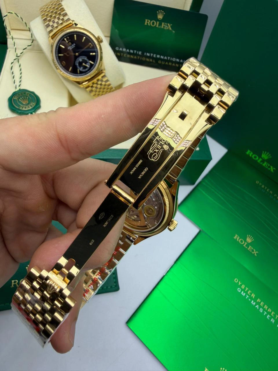 Perpetual 1908 - 40mm - AÇO DOURADO MOSTRADOR BRANCO - FUNDO DE VIDRO - Imagem 3