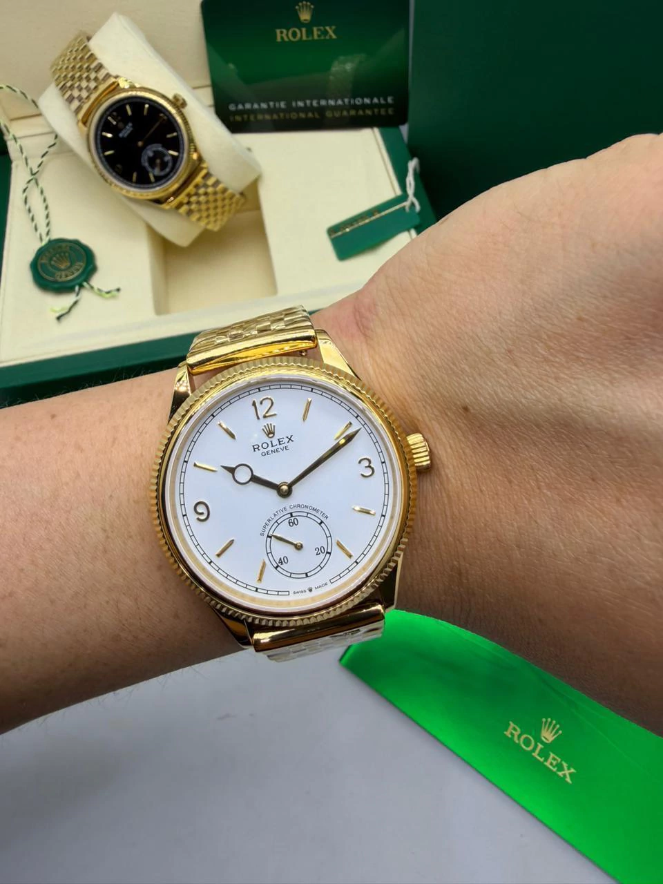 Perpetual 1908 - 40mm - AÇO DOURADO MOSTRADOR BRANCO - FUNDO DE VIDRO - Imagem 4