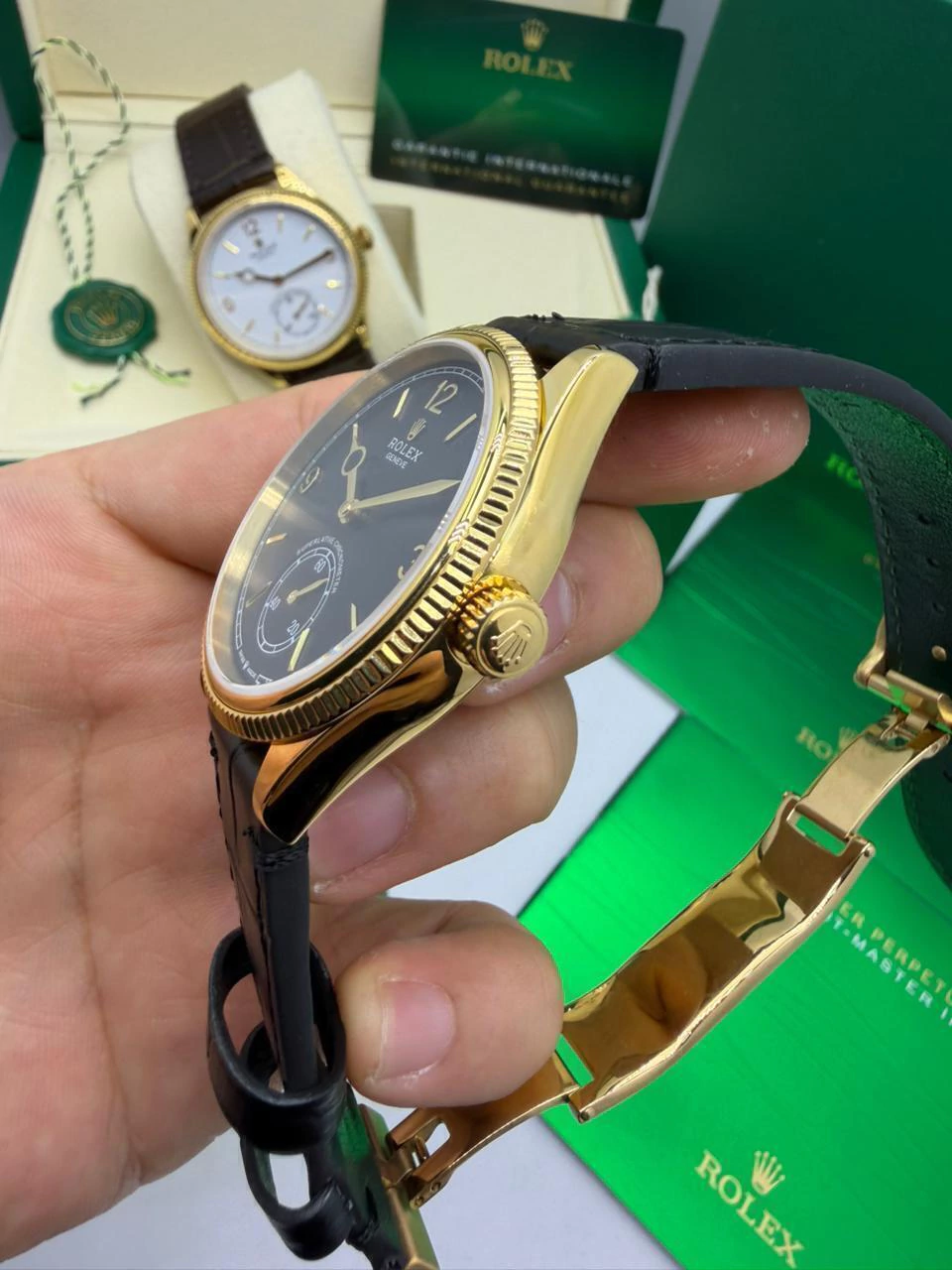 Perpetual 1908 - 40mm - AÇO DOURADO MOSTRADOR PRETO - FUNDO DE VIDRO - COURO - Imagem 2