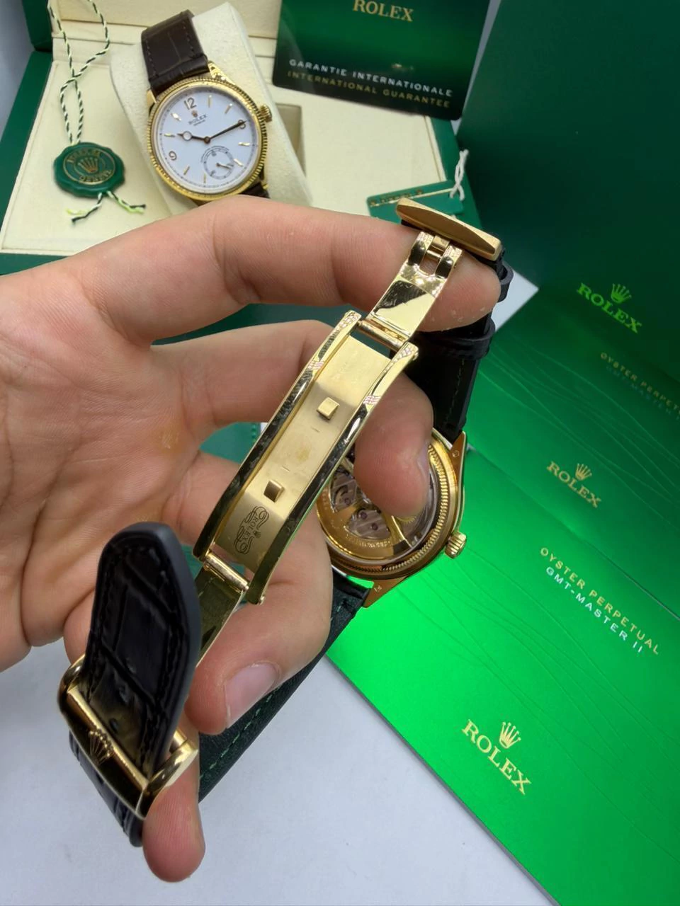 Perpetual 1908 - 40mm - AÇO DOURADO MOSTRADOR PRETO - FUNDO DE VIDRO - COURO - Imagem 5