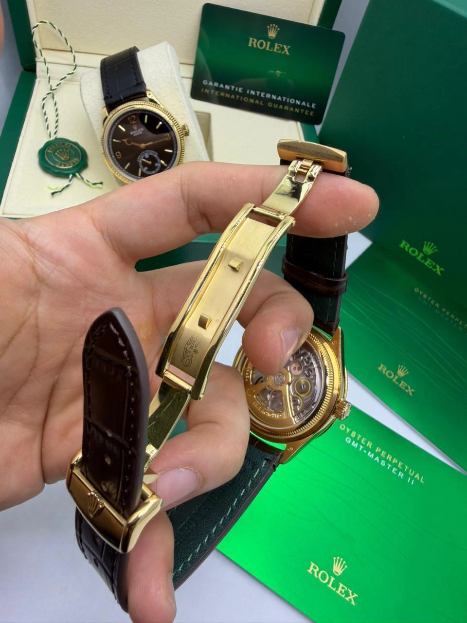 Perpetual 1908 - 40mm - AÇO DOURADO MOSTRADOR BRANCO - FUNDO DE VIDRO - COURO - Imagem 3