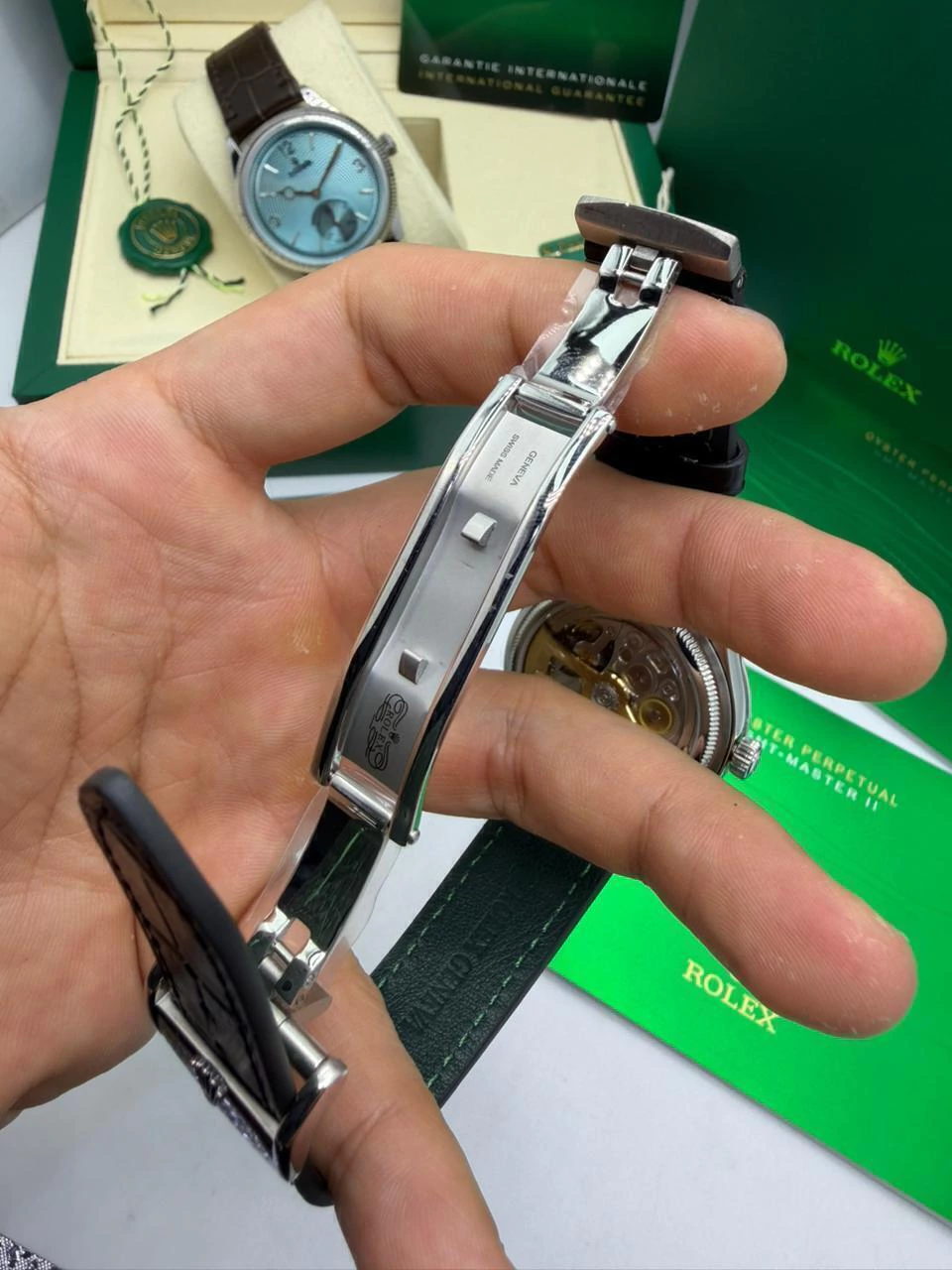 Perpetual 1908 - 40mm - AÇO MOSTRADOR PRETO - FUNDO DE VIDRO - COURO - Imagem 3