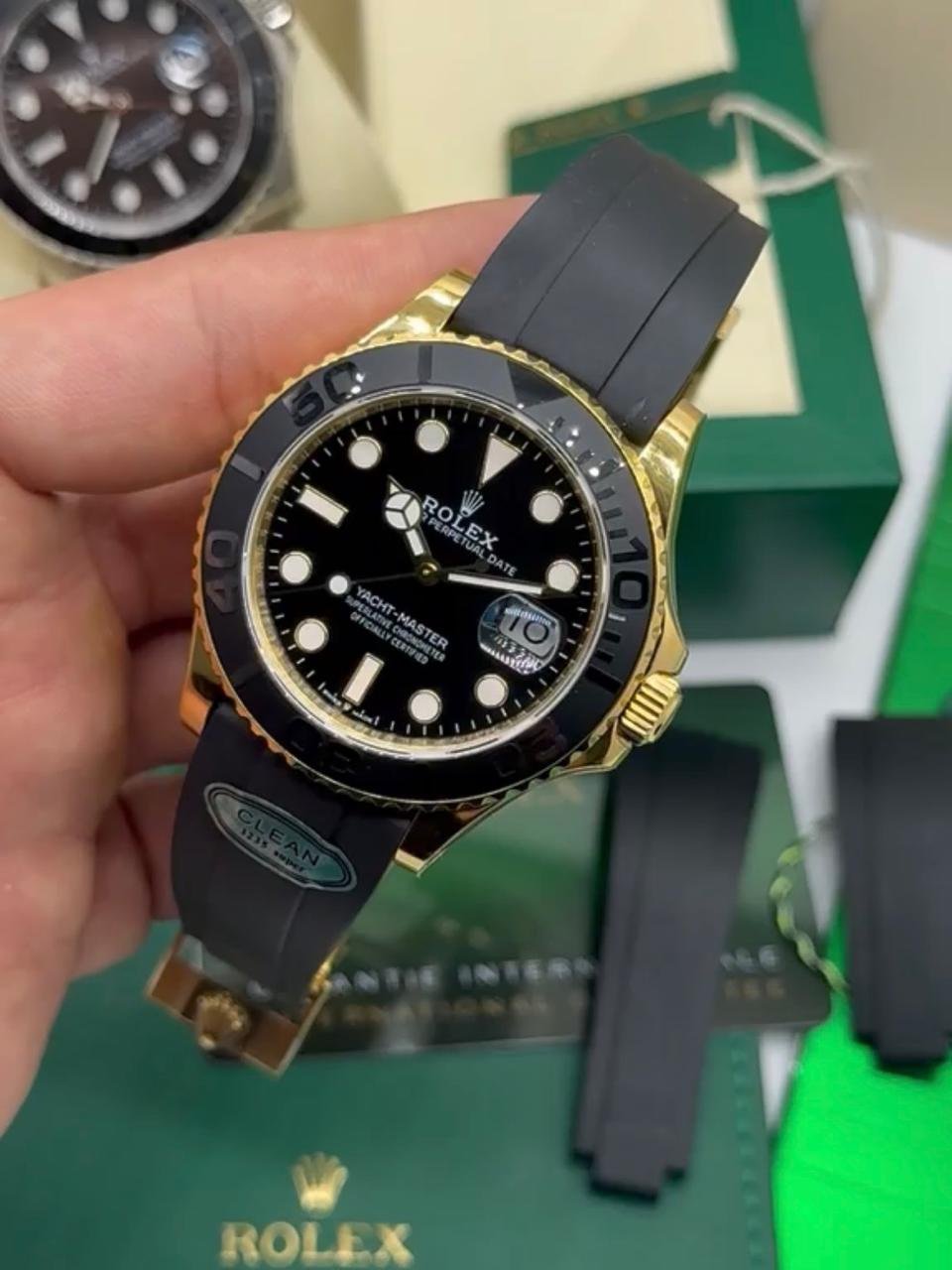 ROLEX Yacht Master - 42mm - SUPER CLONE - AÇO DOURADO MOSTRADOR PRETO - SILICONE - Imagem 2