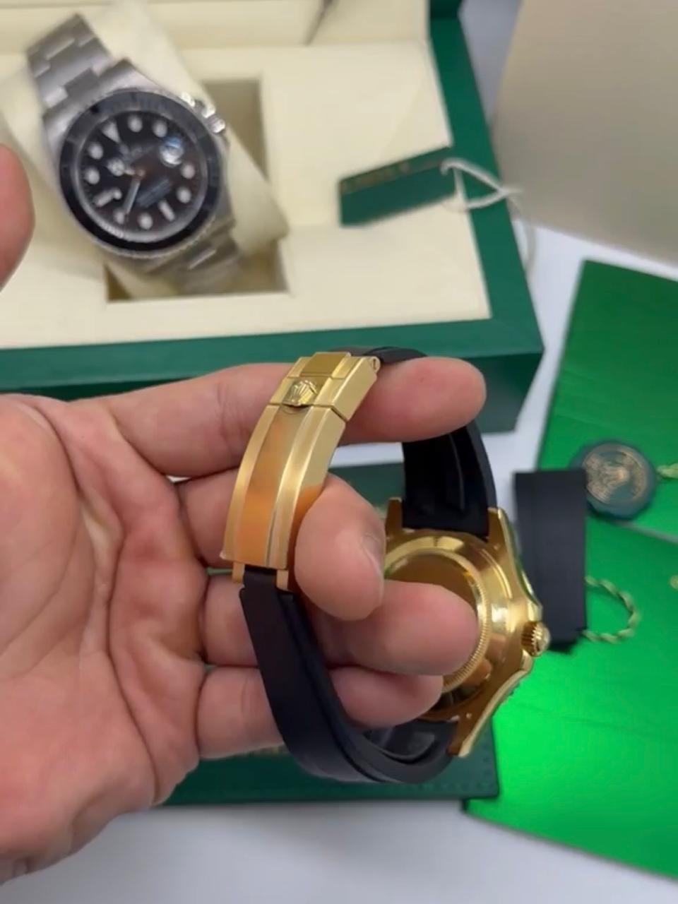 ROLEX Yacht Master - 42mm - SUPER CLONE - AÇO DOURADO MOSTRADOR PRETO - SILICONE - Imagem 4