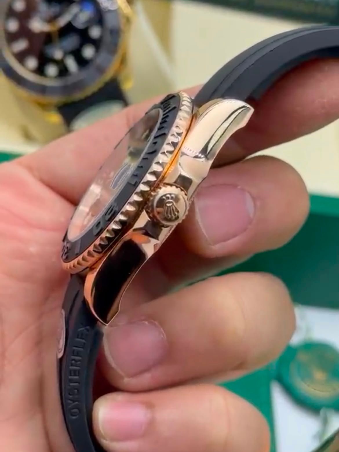 ROLEX Yacht Master - 42mm - SUPER CLONE - AÇO ROSE MOSTRADOR PRETO - SILICONE - Imagem 3