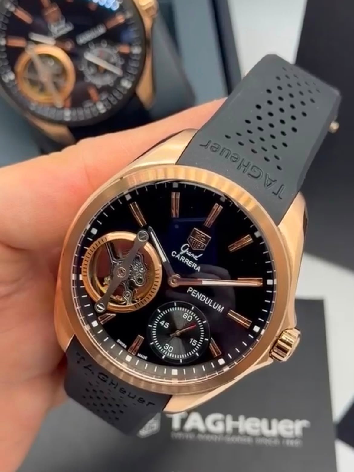 TAG Heuer Carrera Pendulum 48mm - AÇO DOURADO MOSTRADOR PRETO - SILICONE - Imagem 2