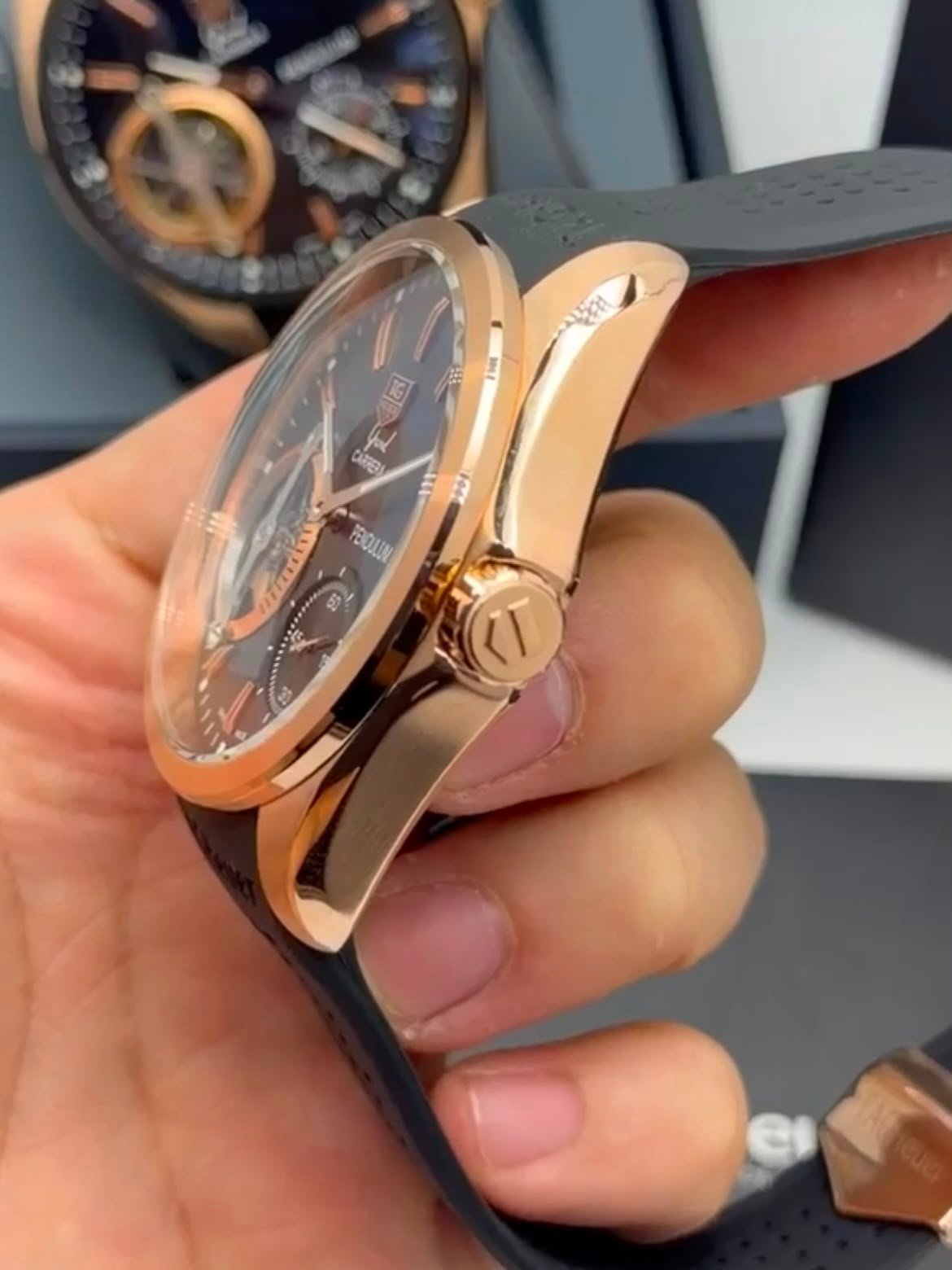 TAG Heuer Carrera Pendulum 48mm - AÇO DOURADO MOSTRADOR PRETO - SILICONE - Imagem 3