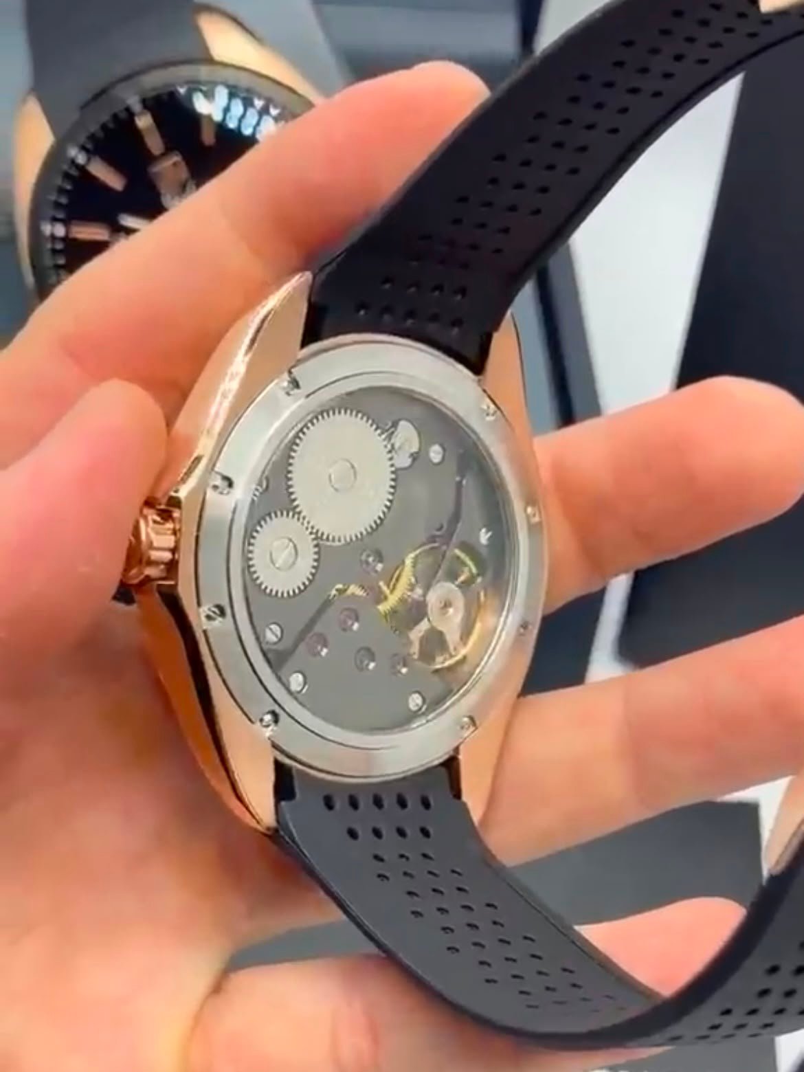 TAG Heuer Carrera Pendulum 48mm - AÇO DOURADO MOSTRADOR PRETO - SILICONE - Imagem 4