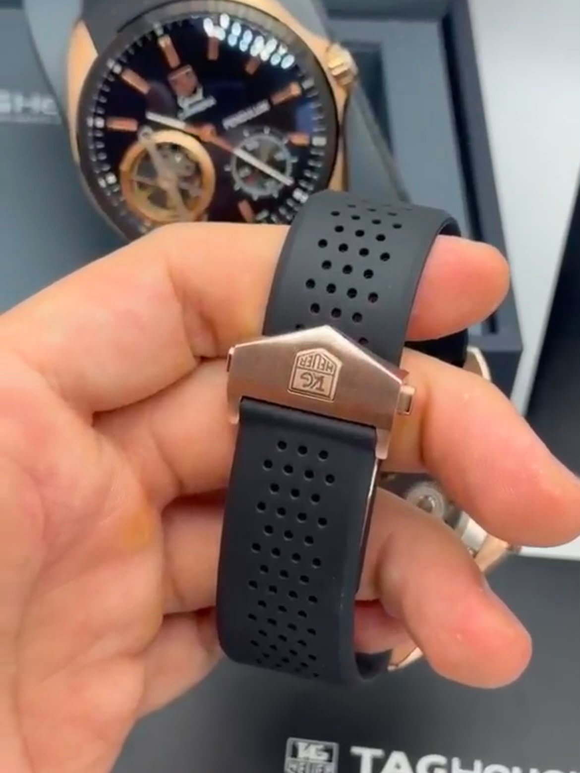 TAG Heuer Carrera Pendulum 48mm - AÇO DOURADO MOSTRADOR PRETO - SILICONE - Imagem 5
