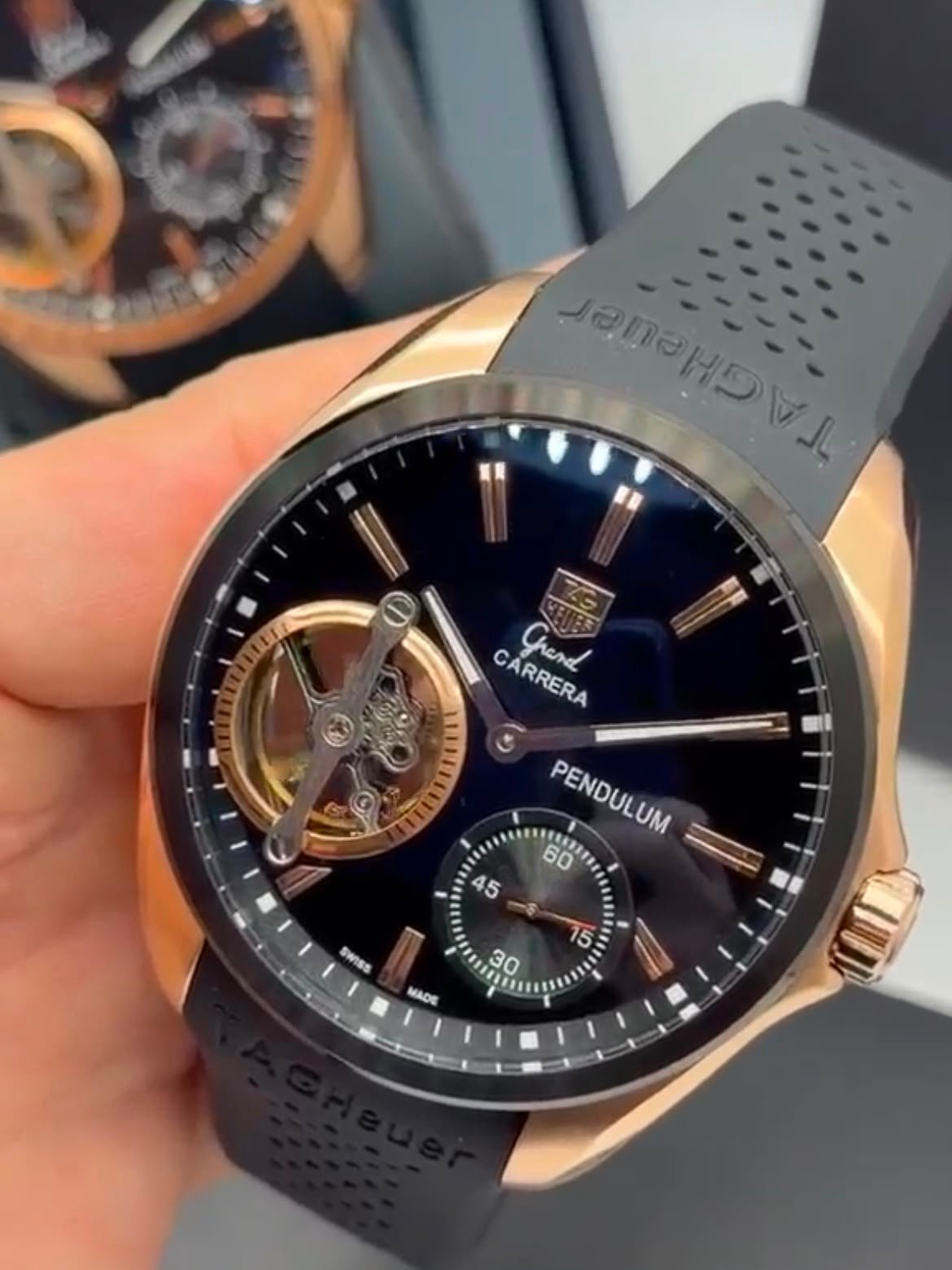TAG Heuer Carrera Pendulum 48mm - AÇO ROSE MOSTRADOR PRETO - SILICONE - Imagem 2