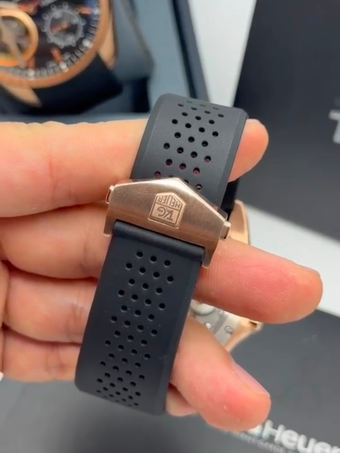 TAG Heuer Carrera Pendulum 48mm - AÇO ROSE MOSTRADOR PRETO - SILICONE - Imagem 4
