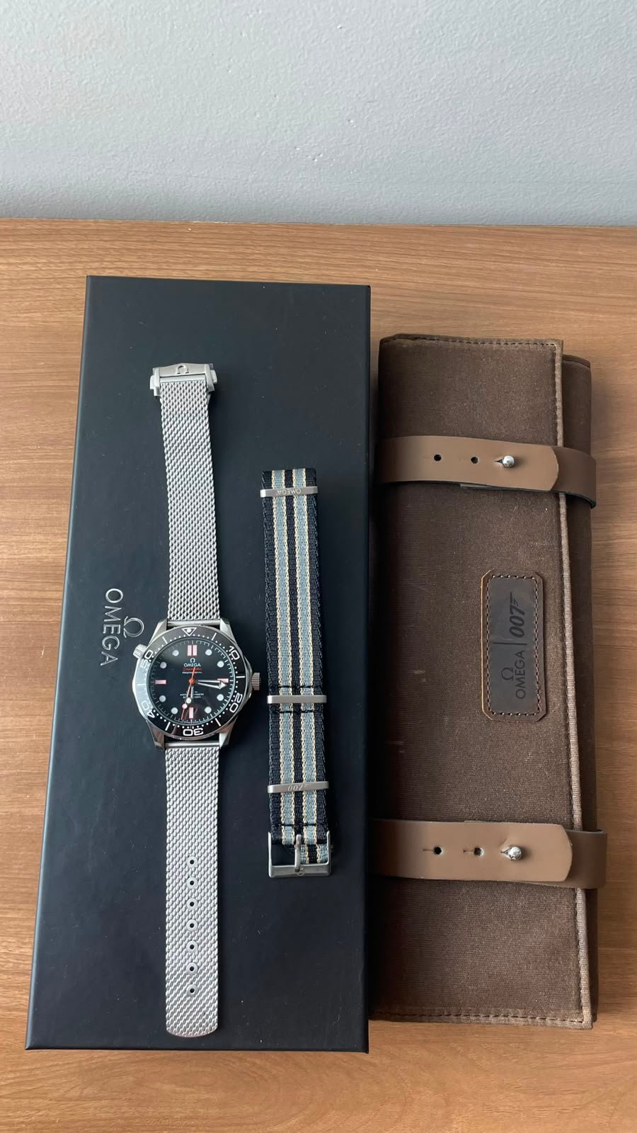 Estojo Omega 007 - COURO