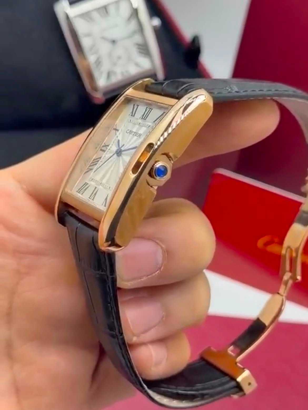 Cartier Tank Américaine 30mm - AÇO COM DOURADO MOSTRADOR BRANCO - COURO - Imagem 3