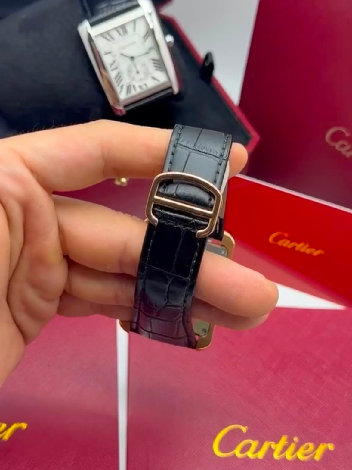 Cartier Tank Américaine 30mm - AÇO COM DOURADO MOSTRADOR BRANCO - COURO - Imagem 4