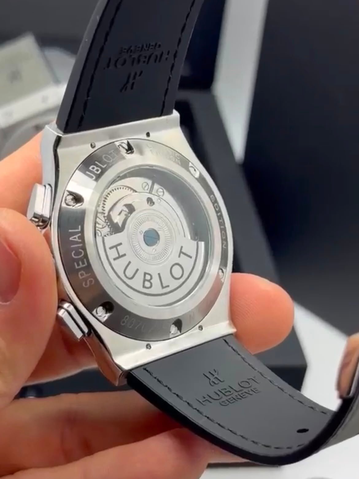 Hublot Classic Fusion Chronograph Tourbillon 44MM - AÇO MOSTRADOR PRETO - SILICONE ECOURO - Imagem 2