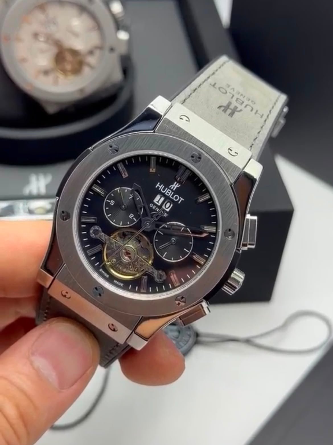 Hublot Classic Fusion Chronograph Tourbillon 44MM - AÇO MOSTRADOR PRETO - SILICONE ECOURO - Imagem 4